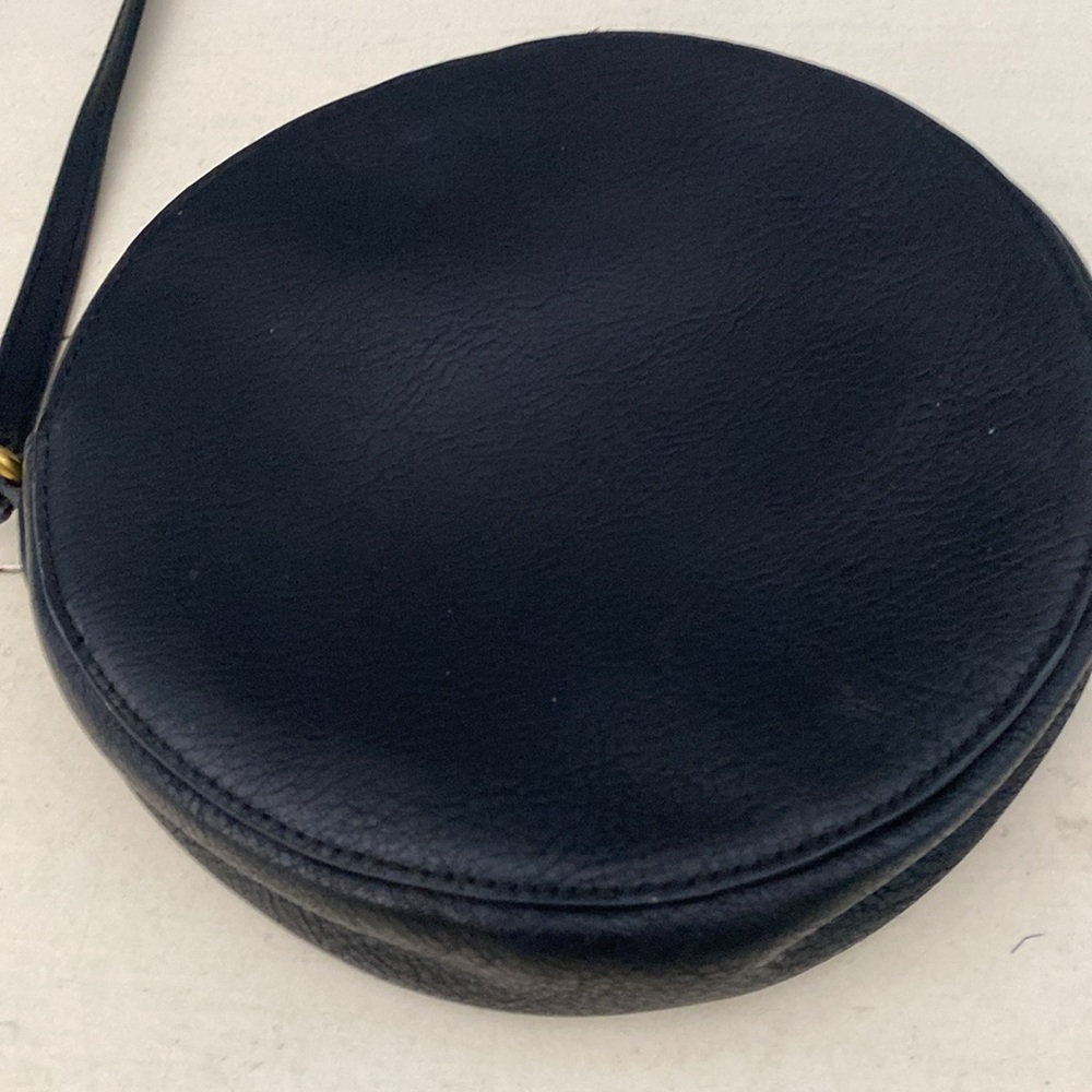 Universal Thread Round Shoulder Bag. Shoulder Str… - image 3